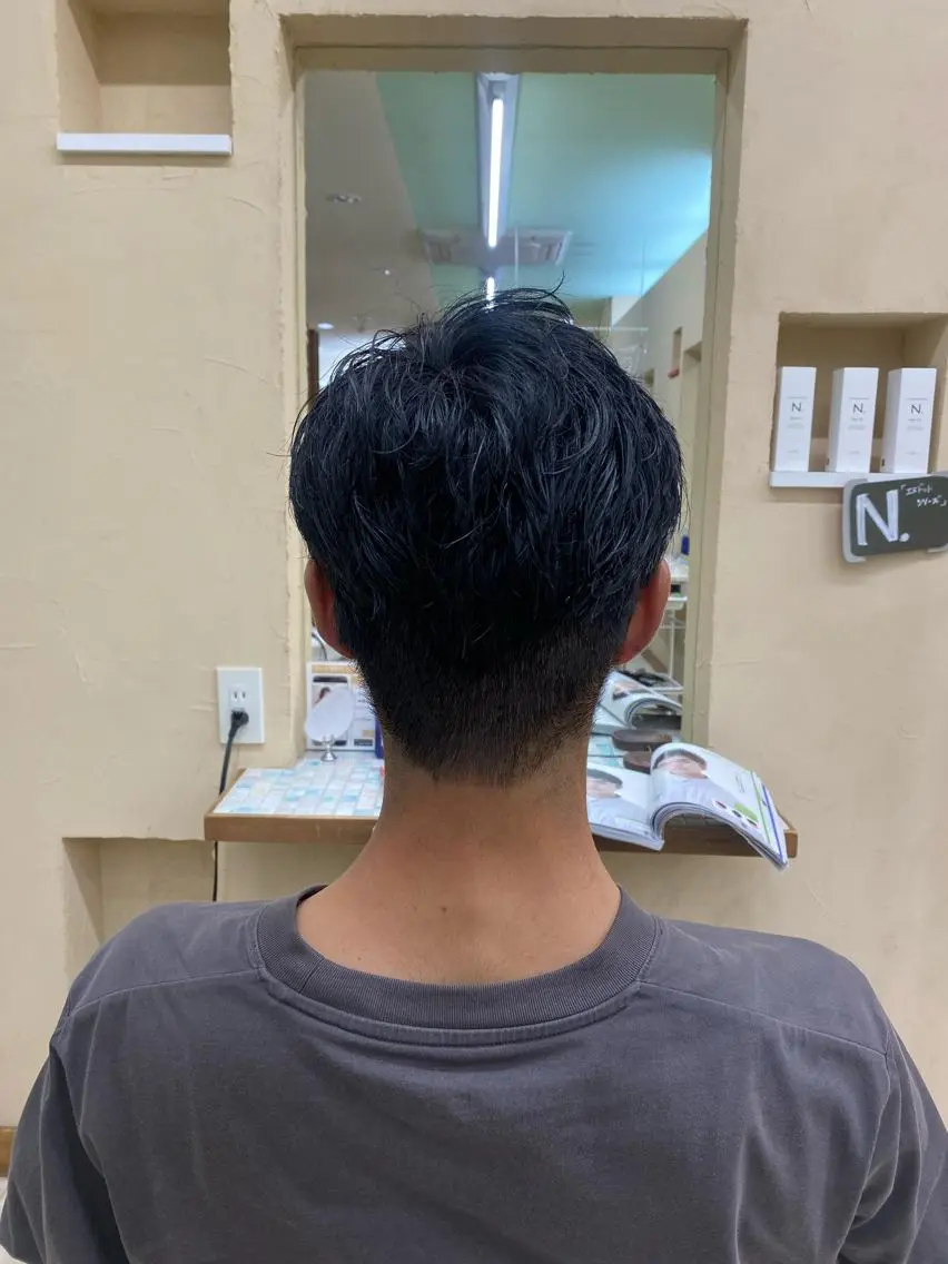 カラー メンズ 黒髪 ブルーカラー ブルーブラック 高野 健二のヘアスタイル