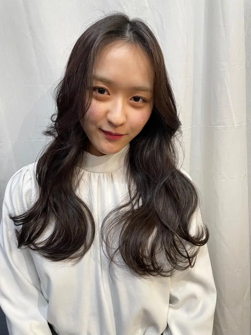 ロング カラー ヘアアレンジ 髙塚碧🇰🇷 韓国ヘア🎗️のヘアスタイル