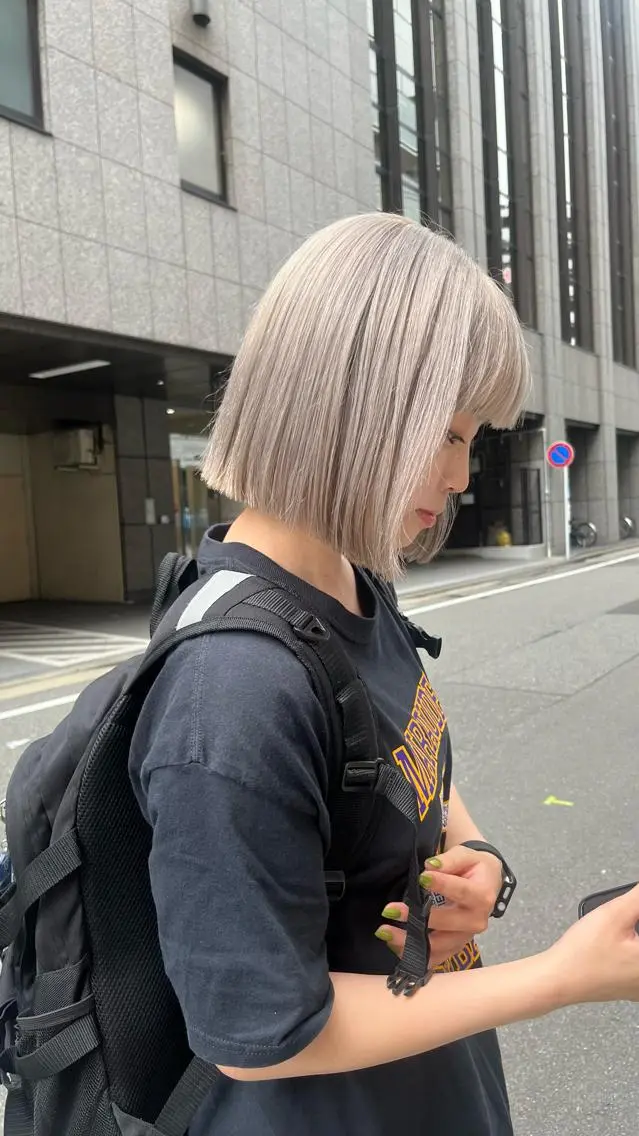 カラー ハイトーンカラー ボブ カット ヘアカラー こまつばらみお/レイ ヤー/ダブルカラーのヘアスタイル