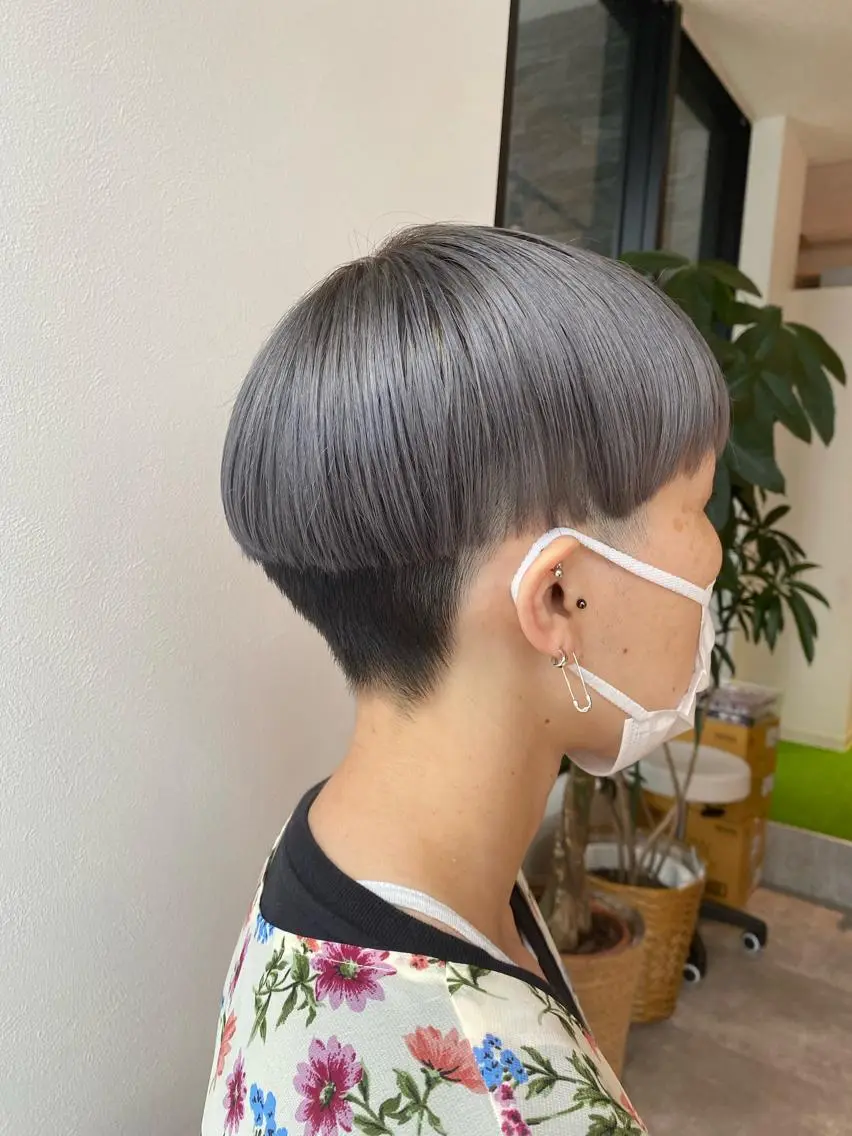 ショート カラー ブリーチ シルバー オスズ 🎀´-のヘアスタイル