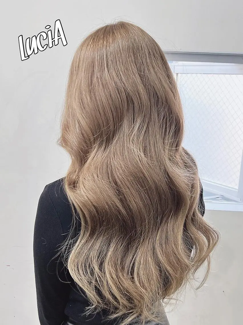 ロング カラー ヘアアレンジ シールエクステ 黒髪 ブリーチ デザインカラー ダブルカラー エクステ¥5000 LuciAカラーのヘアスタイル
