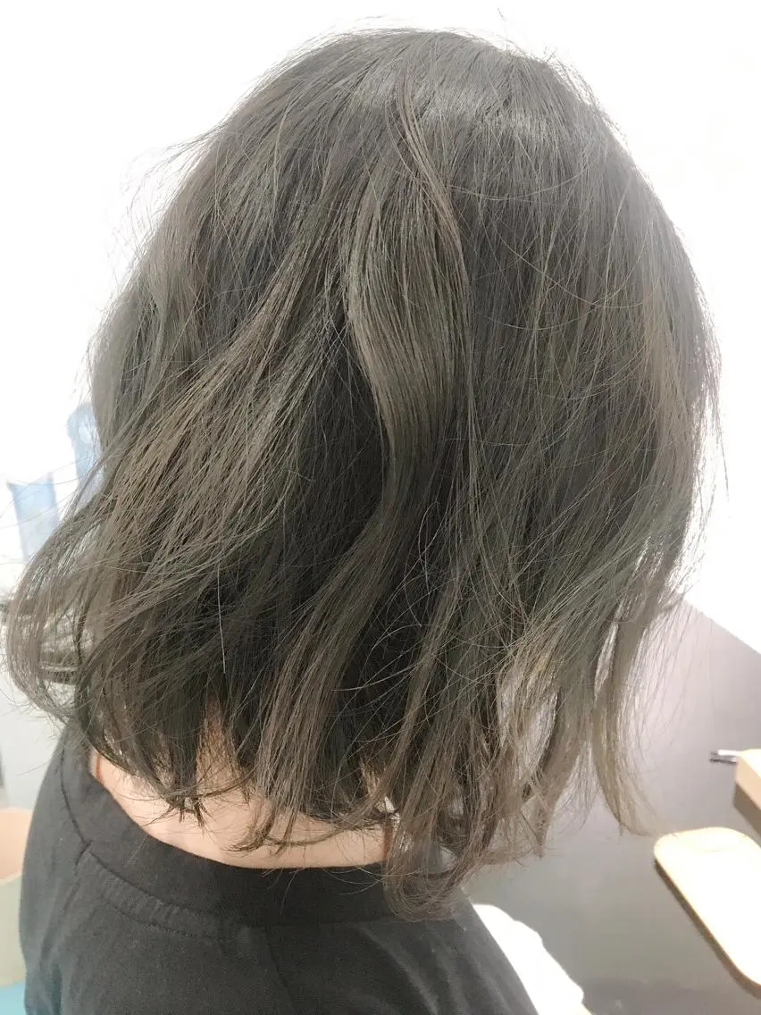カラー ブリーチ グレージュ 💜ショート💜 ウルフ、ボブ二色亜美のヘアスタイル