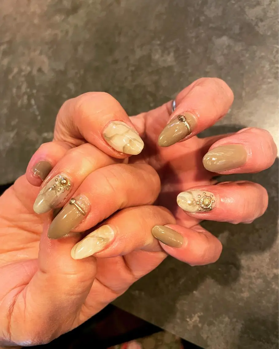 ネイル ハンドネイル CRAZY NAILのネイルデザイン