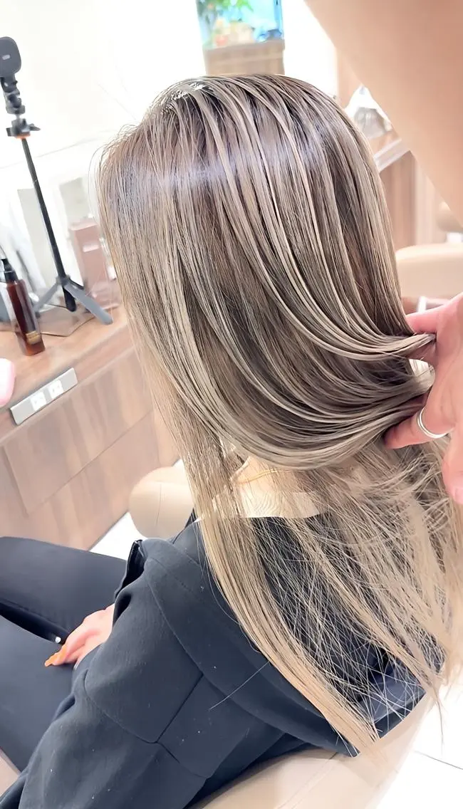 セミロング カラー バレイヤージュ 髪質改善 レイヤーカット カット ヘアカラー トリートメント 山崎俊輔/髪質改善 /バレイヤージュのヘアスタイル