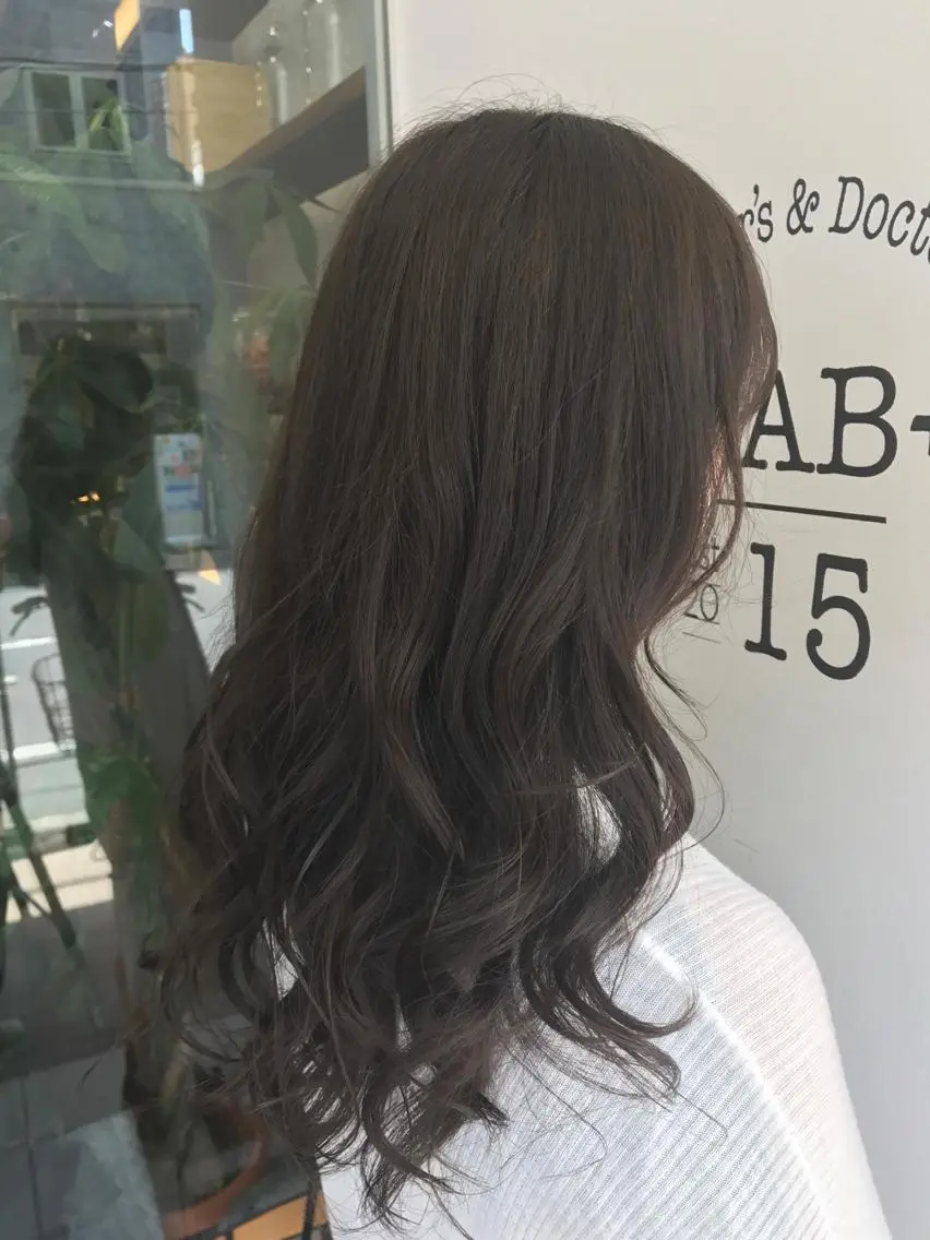 セミロング カラー アッシュ ひろせ かなのヘアスタイル