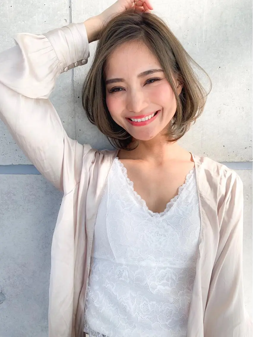 ミディアム カラー ヘアアレンジ 🪞official THREE 横浜🎀のヘアスタイル