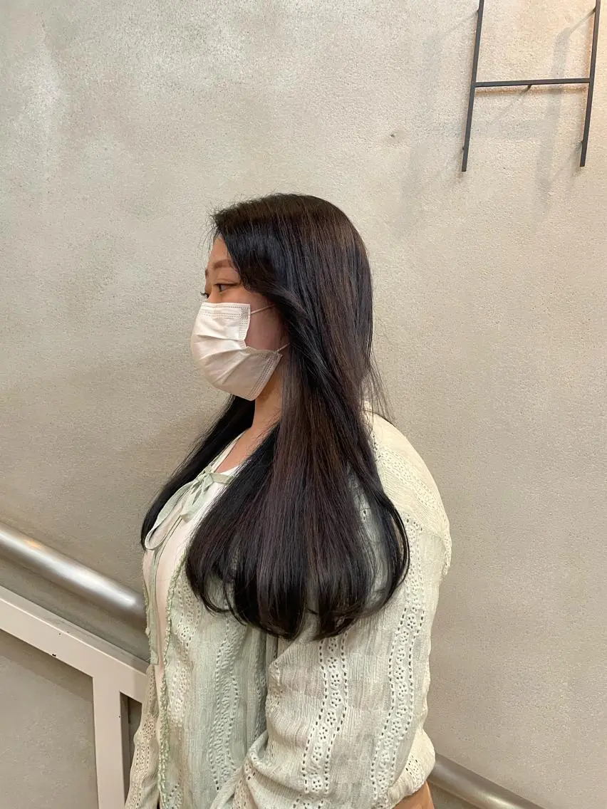 ロング カラー 佐藤 永夏のヘアスタイル