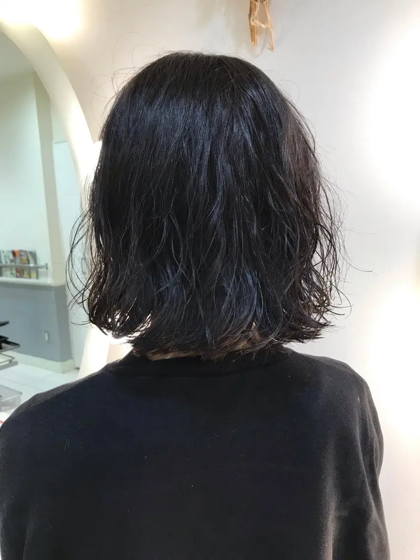 ミディアム パーマ 切りっぱなしボブ ミディアムパーマ ボブ ニュアンスパーマ 坂口 愛のヘアスタイル