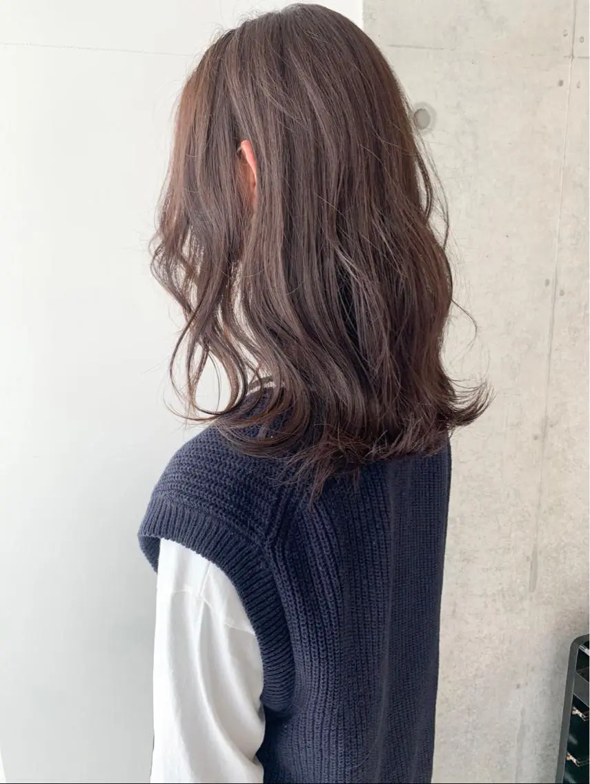 セミロング ラベンダーベージュ 梅本 有希のヘアスタイル