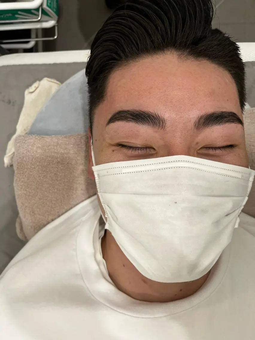 メンズ アイブロウ clomus AZUのヘアスタイル