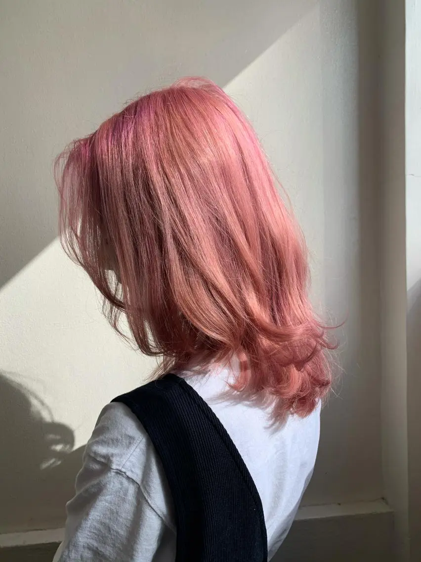 ミディアム カラー ブリーチ ハイトーンカラー ピンクカラー 西宮ハイトーンカラー ひらり💜のヘアスタイル