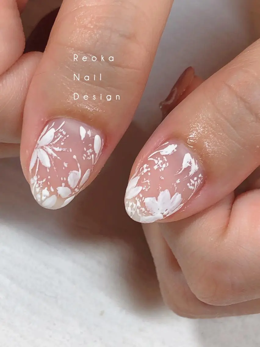 ミディアム ネイル Blowe ニュアンスのネイルデザイン