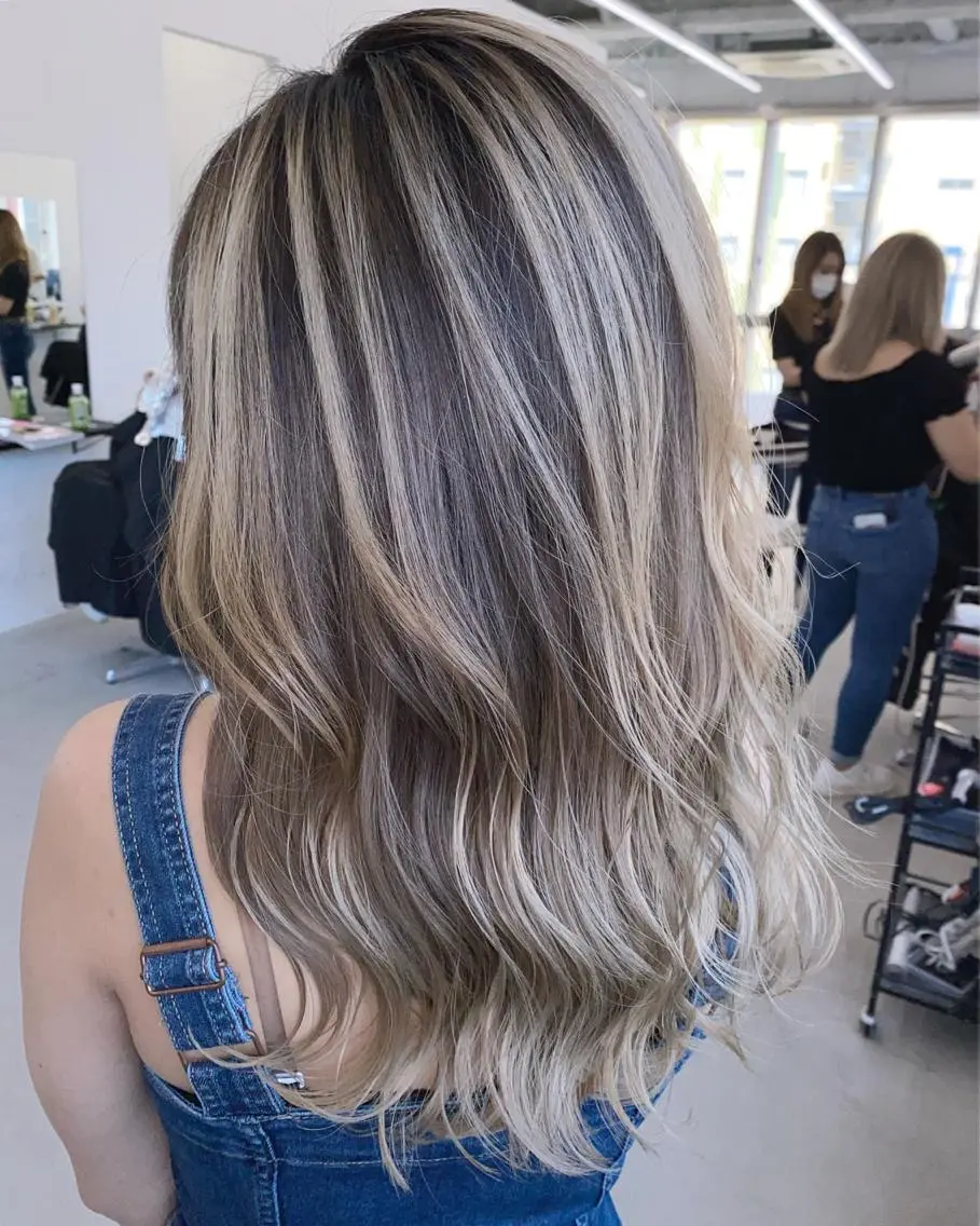 セミロング カラー ブリーチ 透明感HIDEのヘアスタイル