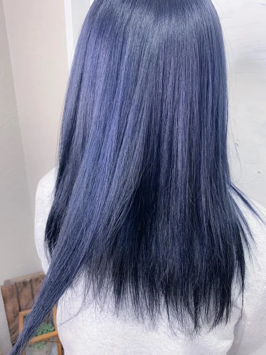 ミディアム カラー 黒髪 ブルーカラー ブルーブラック ヘアカラー エクステ BOX mico.のヘアスタイル