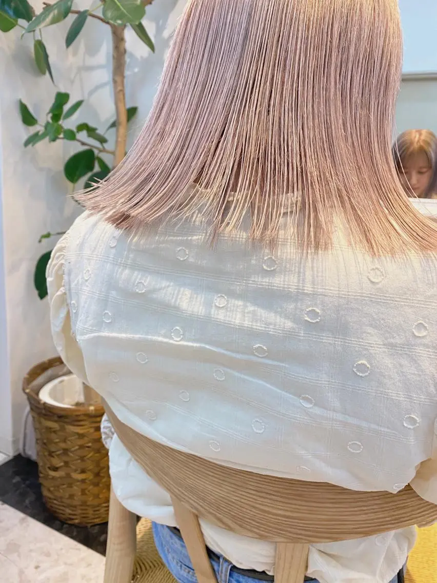 ミディアム カラー カット ヘアカラー 顔周りレイヤーカット ブリーチminamiのヘアスタイル