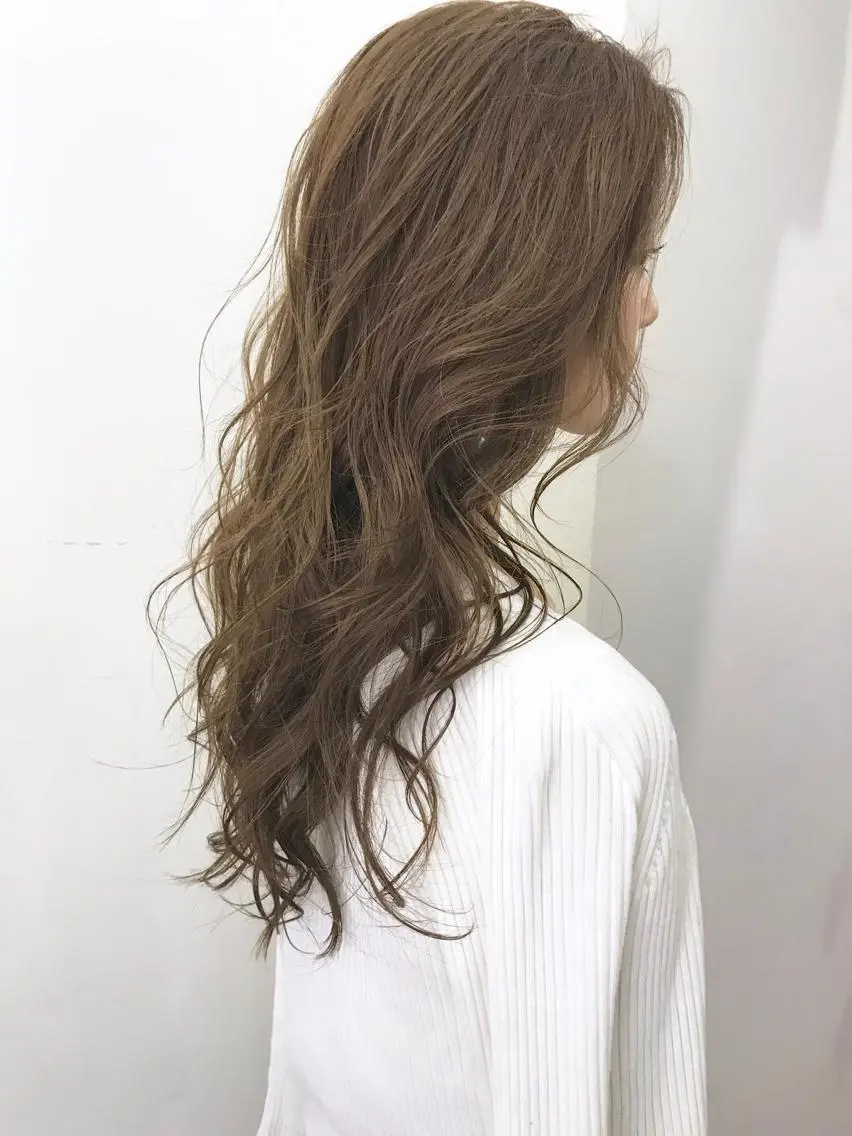 ロング カラー グレージュ ハイライトカラー モカグレージュ ハイライト エクステ(レミー毛) NINEのヘアスタイル