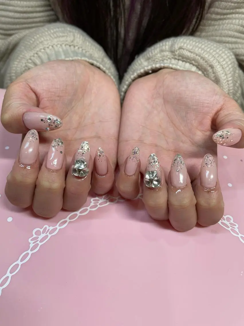 ミディアム ネイル ストーンネイル ハンドネイル 《LB》ラブリエ Nail&eyeのマツエク・マツパデザイン