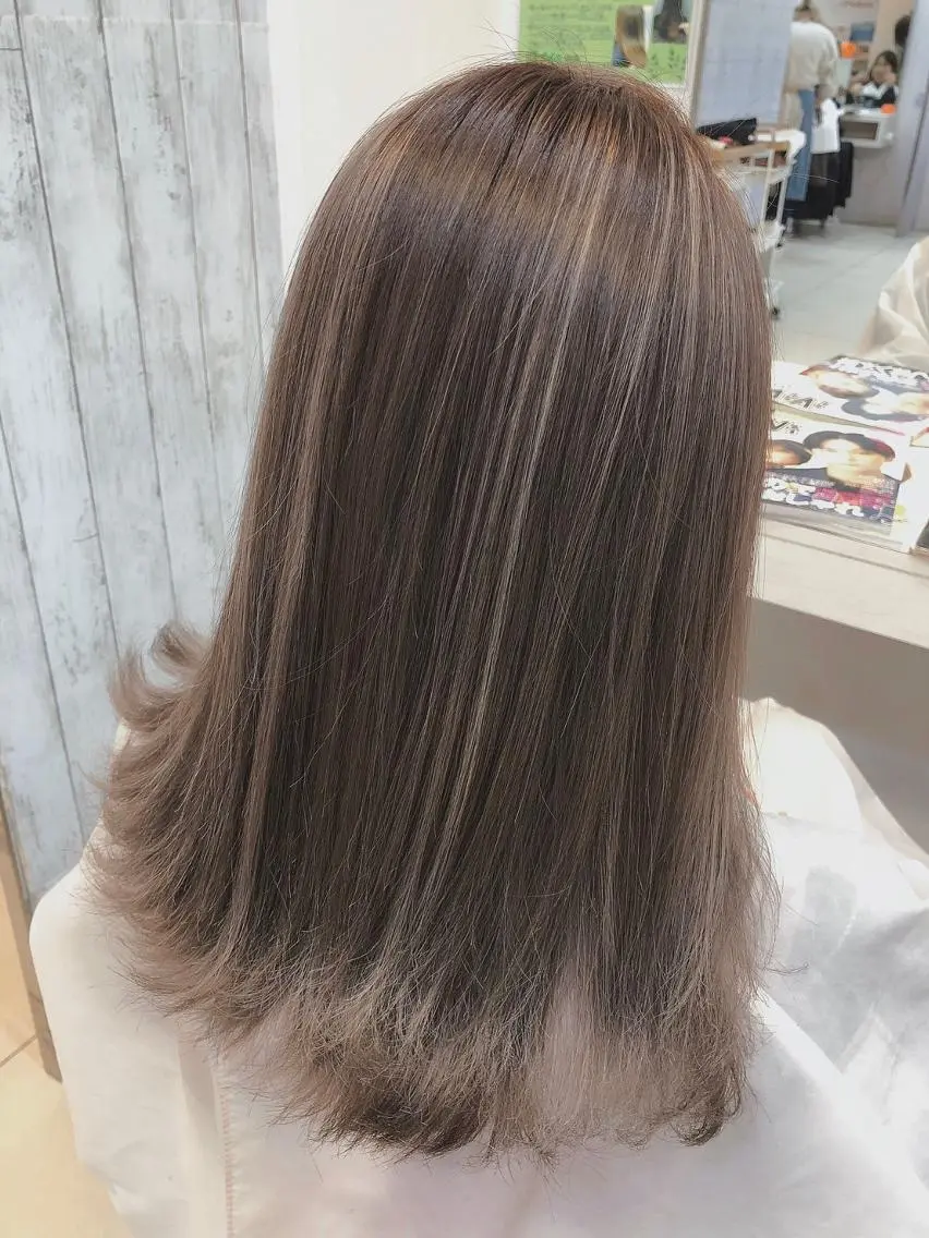 セミロング カラー ハイライトカラー ハイライト カラーサロン ビスカリアのヘアスタイル