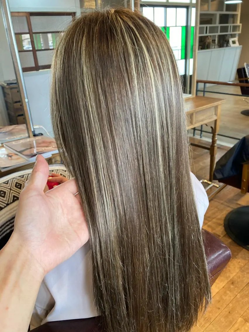 ロング ハイライト タカツド ユウキのヘアスタイル