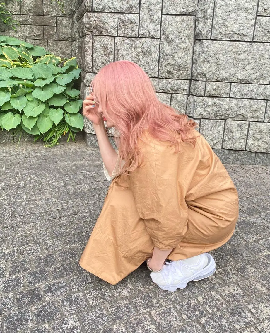 セミロング カラー ピンクカラー 森本 笑のヘアスタイル