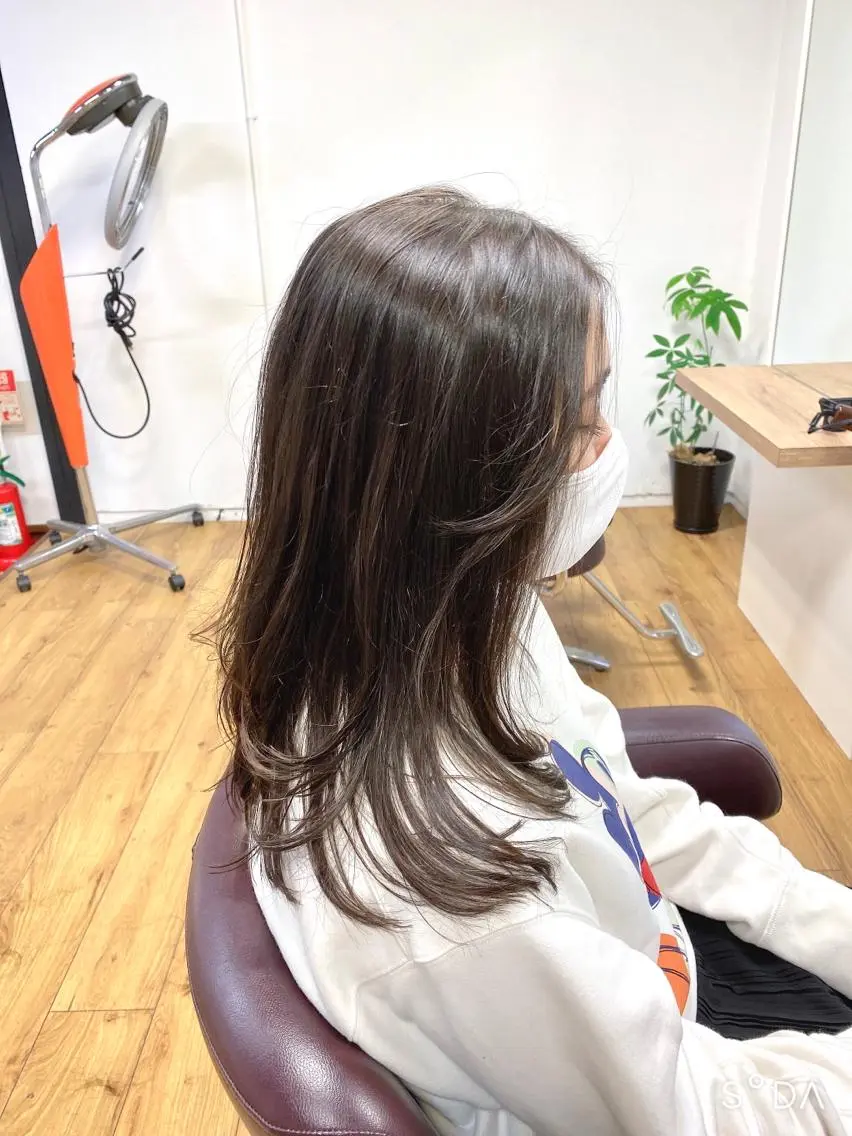セミロング カラー サロン ド ソワのヘアスタイル