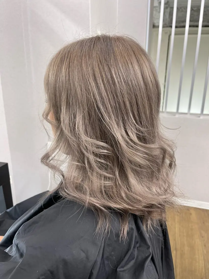 ミディアム カラー ヘアカラー トリートメント ハナ💎中韓/艶髪 ハイトーン/エクステのマツエク・マツパデザイン