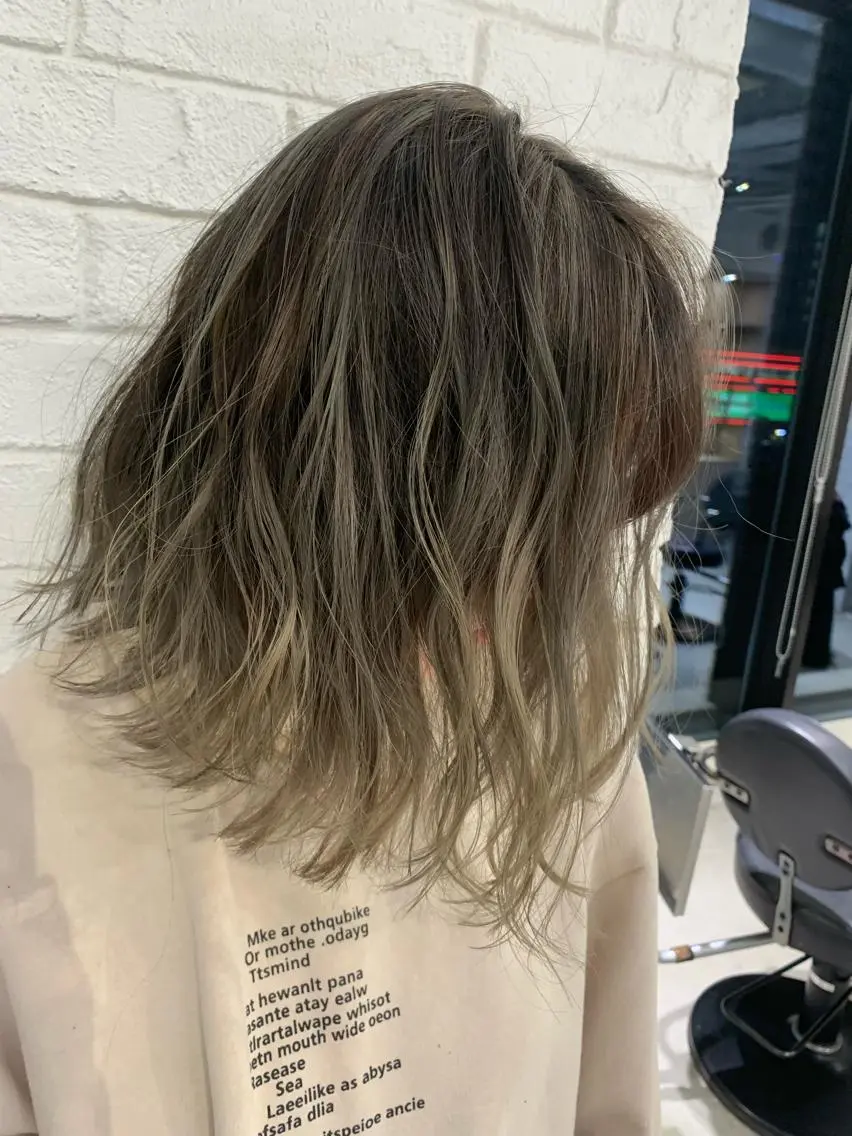 ミディアム カラー 韓国レイヤー×艶髪 ハイトーンRyukiのヘアスタイル