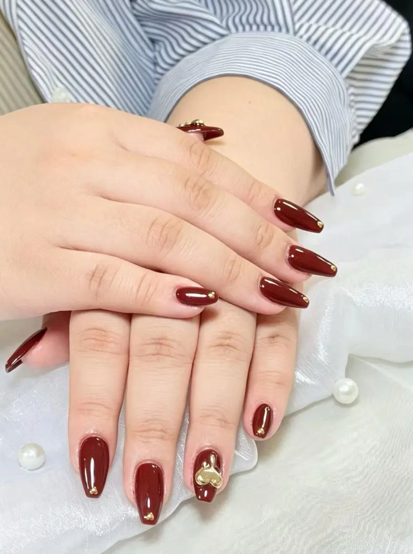 ネイル メンズ メンズ韓国風 ボルドー ブラウン 長さ出し フレンチネイル ハンドネイル ハンドケア NEW NAIL池袋 韓国・ワンホンネイルのネイルデザイン