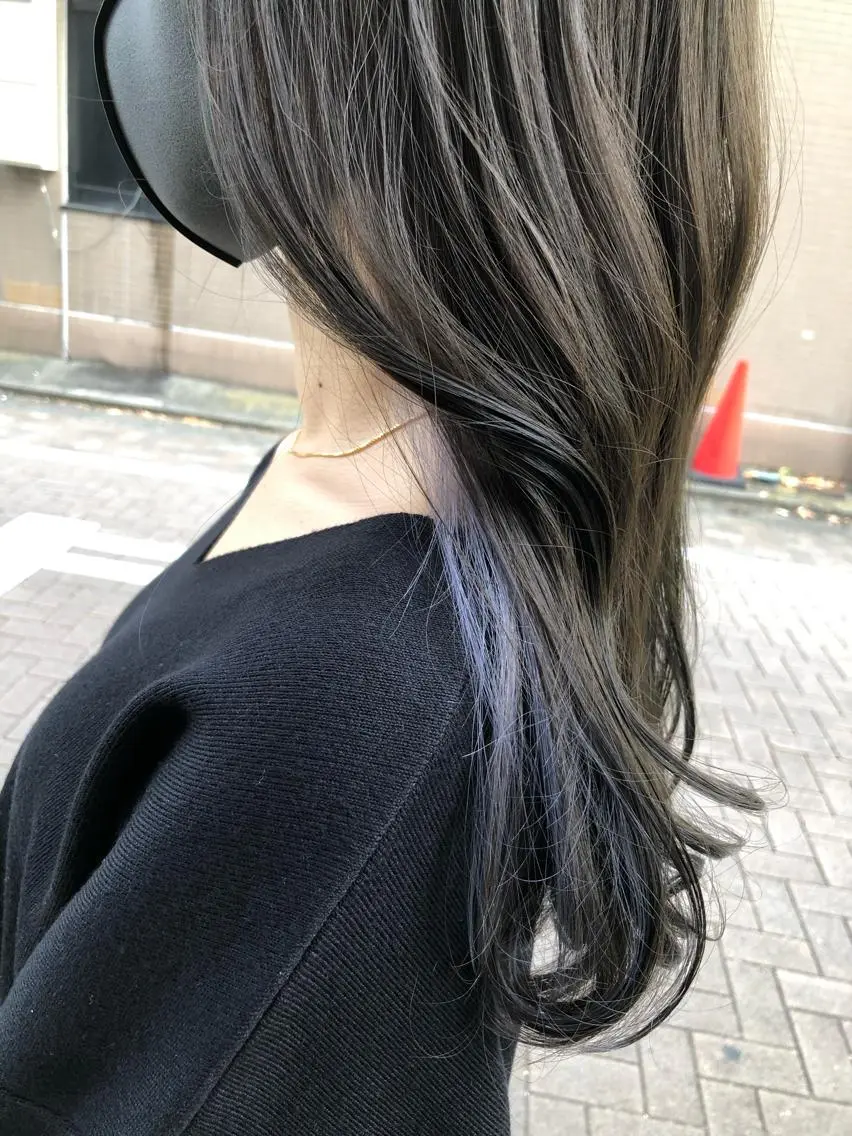 ロング カラー ブリーチ イヤリングカラー ヘアカラー 🫧富田 苑実🫧のヘアスタイル