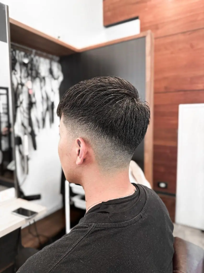 ショート パーマ ヘアアレンジ メンズ キッズ メンズブリーチ ビジネス センターパート フェードカット メンズハイライト カット ヘッドスパ ブリーチカラー🔥 パーマ【佐々木凌平】のヘアスタイル