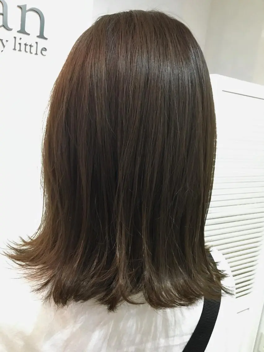 ミディアム カラー アッシュ ベージュカラー 鈴木 咲輝のヘアスタイル