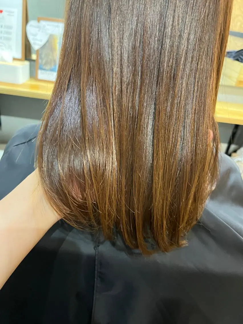 ミディアム カラー パーマ ヘアアレンジ メンズ キッズ ネイル マツエク・マツパ アイブロウ ミディアムパーマ メンズハイライト メンズパーマ ブラウンカラー ケアカラー 久木原 ゆりのヘアスタイル