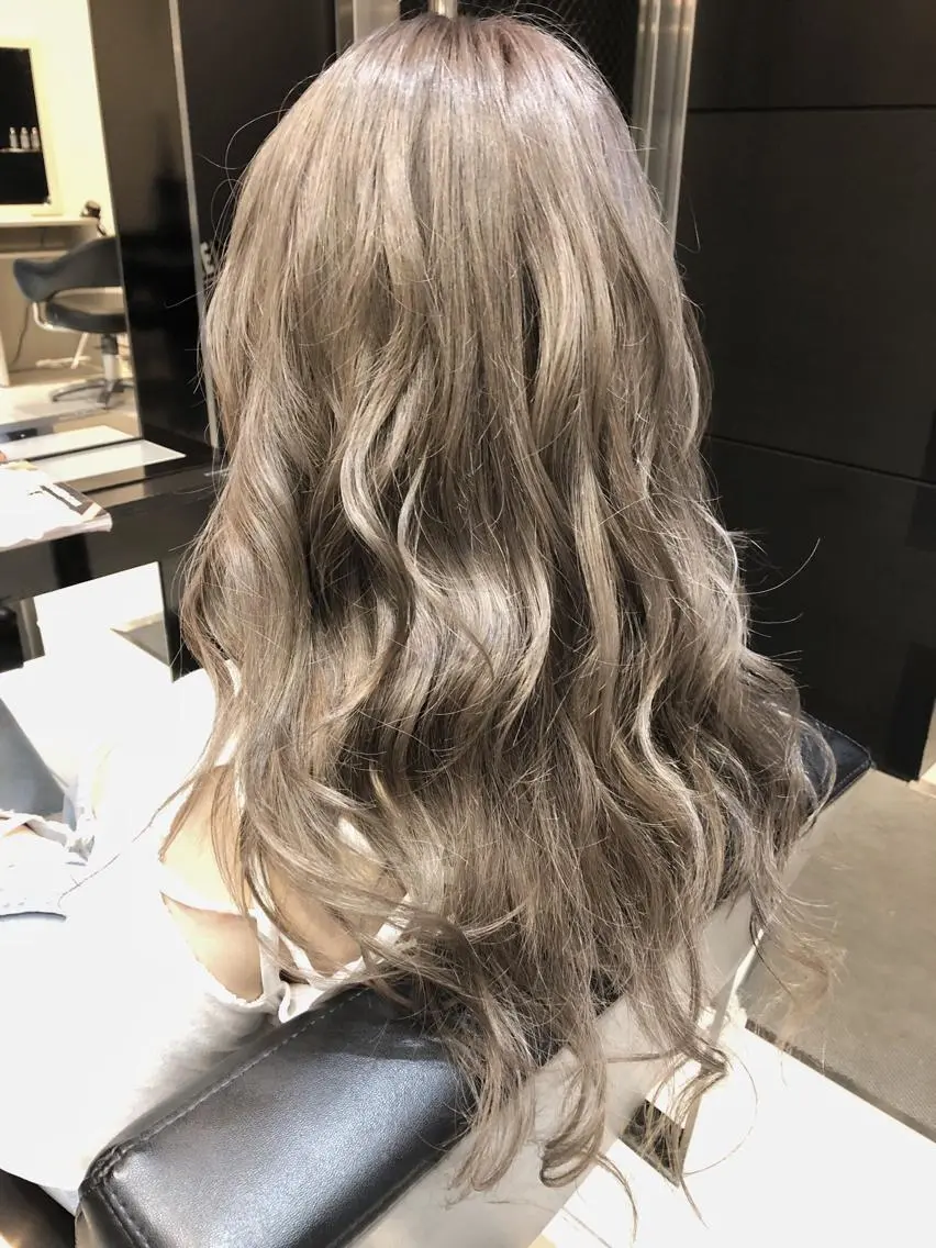 ロング カラー グレージュ 女性リピ90%🍨 🩷佐藤みずきのヘアスタイル
