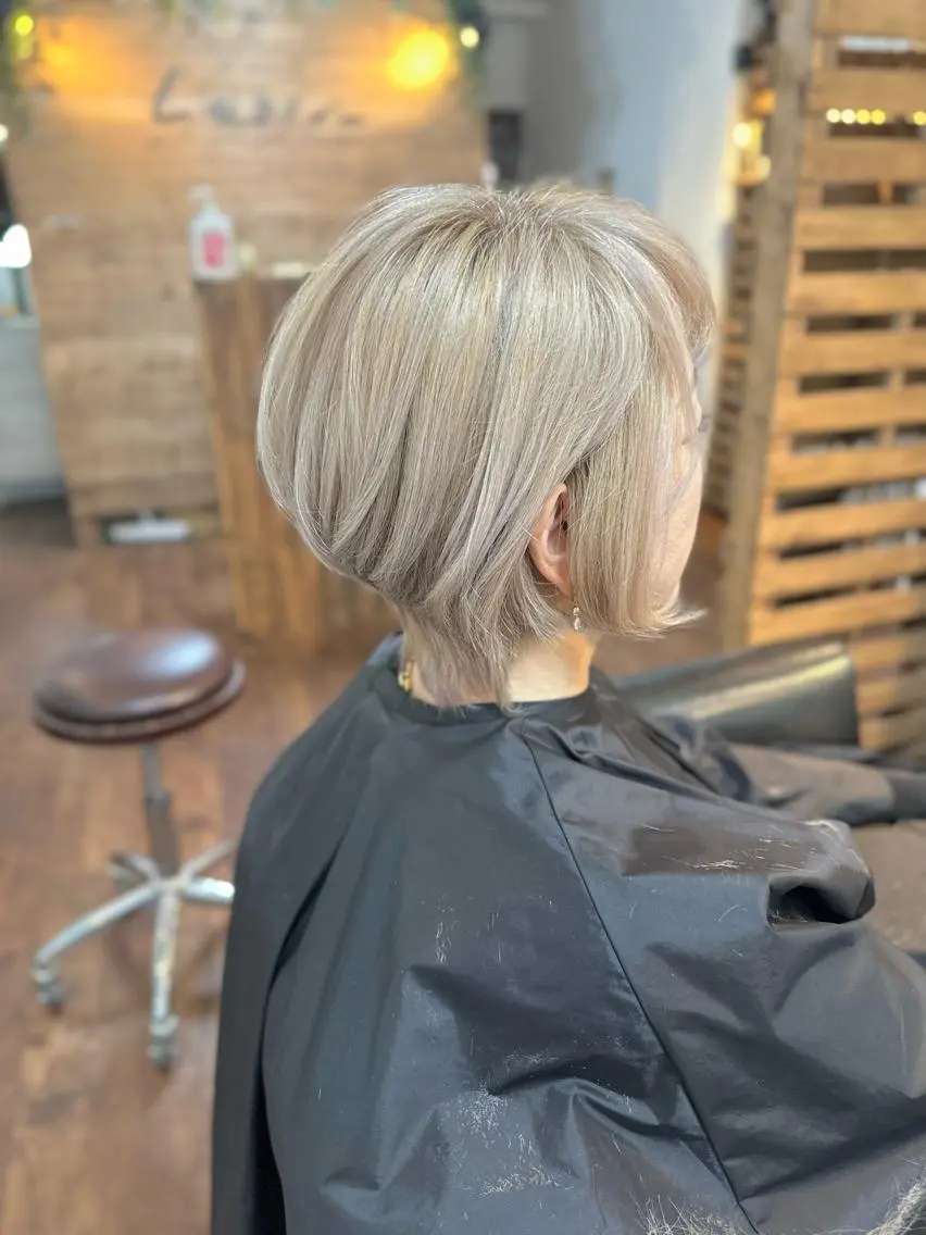 ショート カラー ブリーチ カット ヘアカラー トリートメント Luzir⭐︎ GEN⭐︎のヘアスタイル