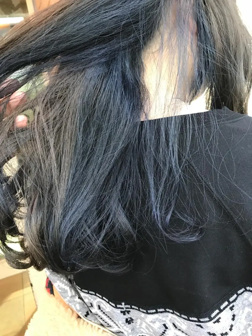セミロング カラー ブルーカラー ダブルカラー ネイビーカラー サロンドミルク 渋谷高比良のヘアスタイル