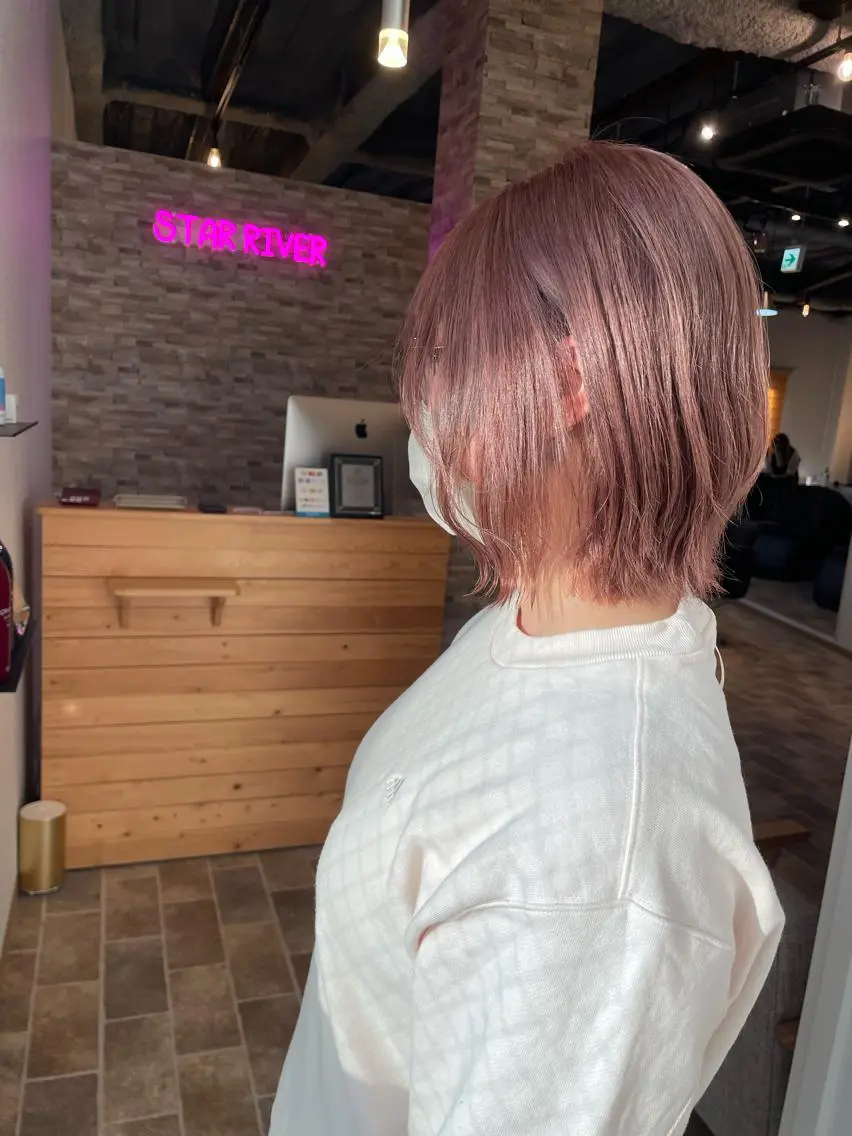 ミディアム カラー ブラウンカラー ピンクカラー ピンクブラウン ヘアカラー YUI/ ブリーチカラー🌷のヘアスタイル