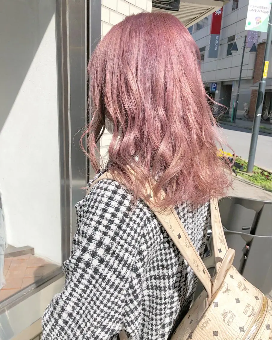 ミディアム カラー パーマ ヘアアレンジ ピンクカラー ヘアカラー ハイトーン特化🤍 浦住のヘアスタイル