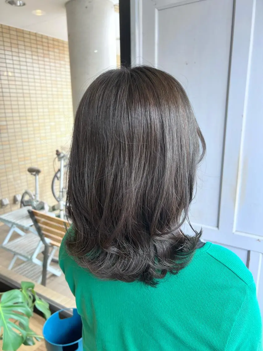 ロング カラー グレージュ カット ヘアカラー トリートメント ツキダテ ユイのヘアスタイル