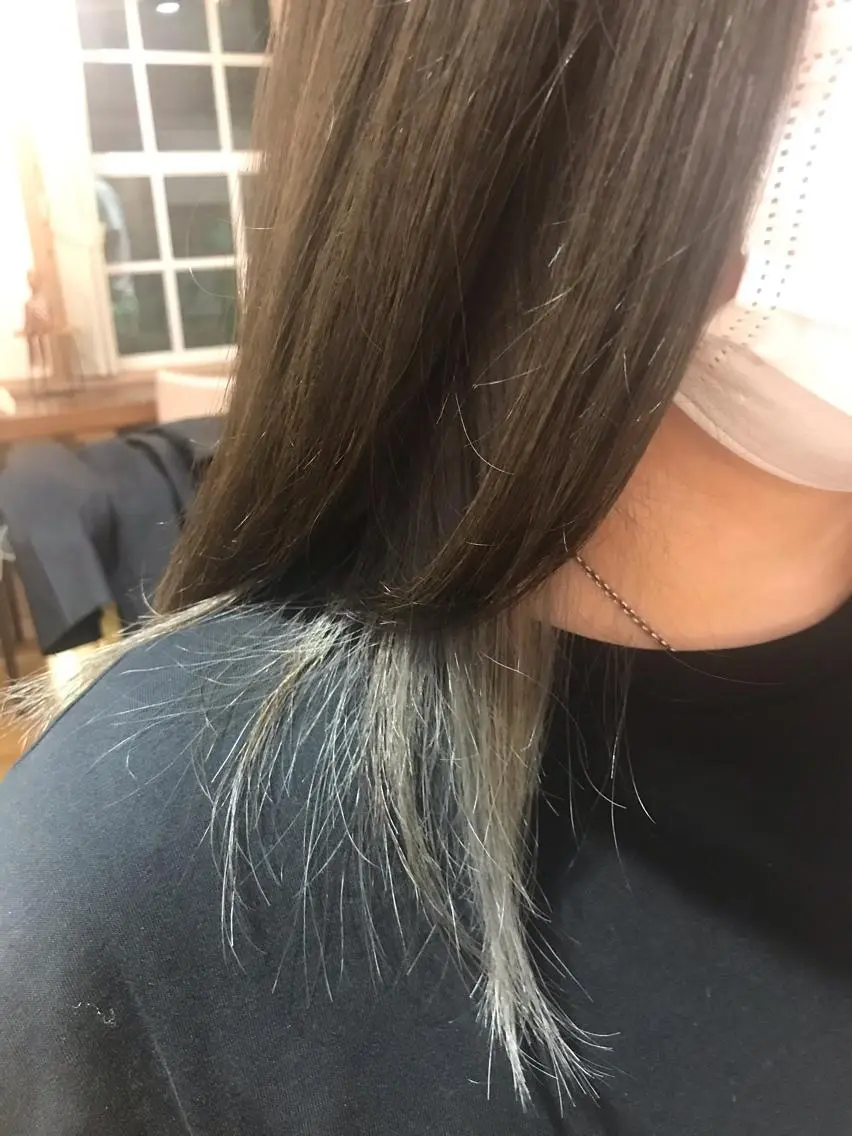 ロング カラー ブリーチ 森岡 紗羽のヘアスタイル
