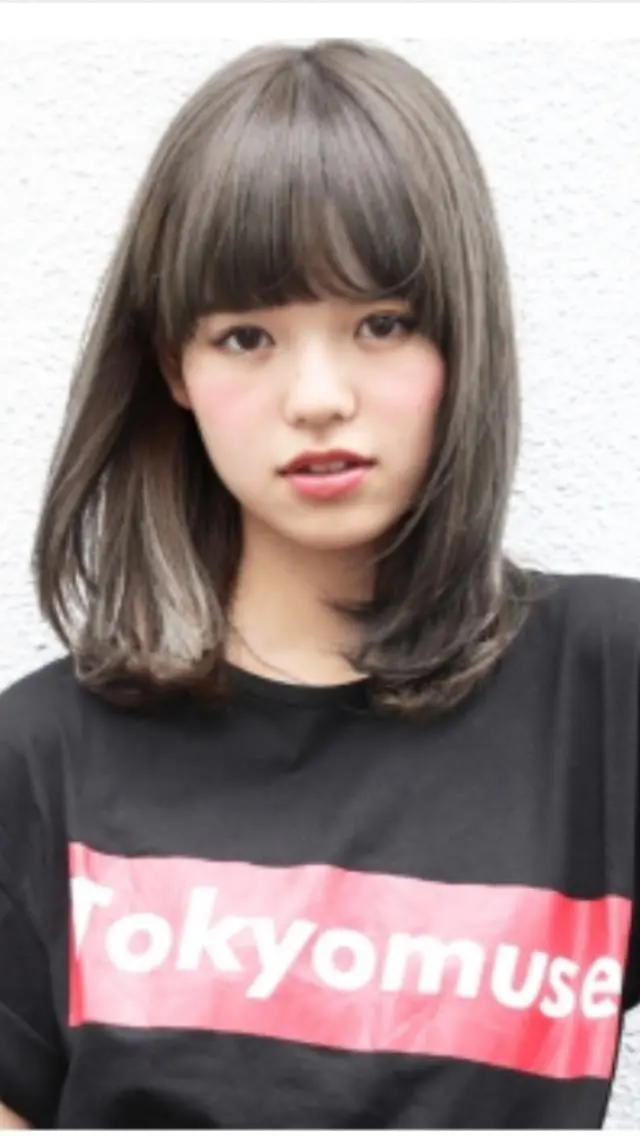 ミディアム 嶋崎 留美のヘアスタイル
