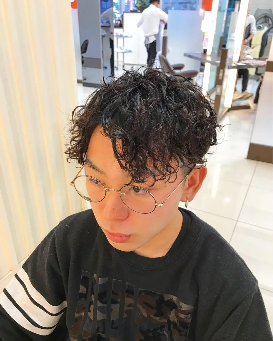 ショート カラー パーマ メンズ マッシュ メンズパーマ スパイラルパーマ 🟦横浜駅メンズパー マ｜小上馬淳司🟦のヘアスタイル