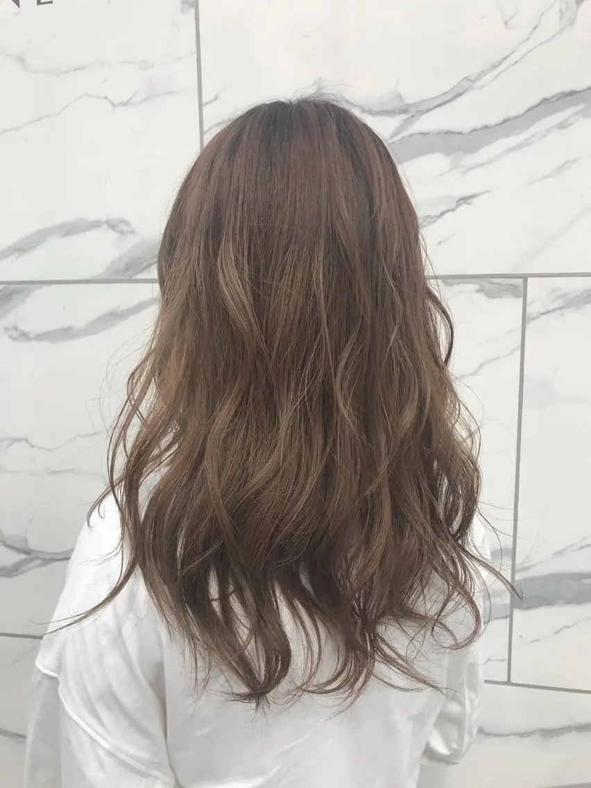 ロング カラー ベージュカラー ブリーチ カット ヘアカラー トリートメント 韓国ヘア☁️ mitsukiのヘアスタイル