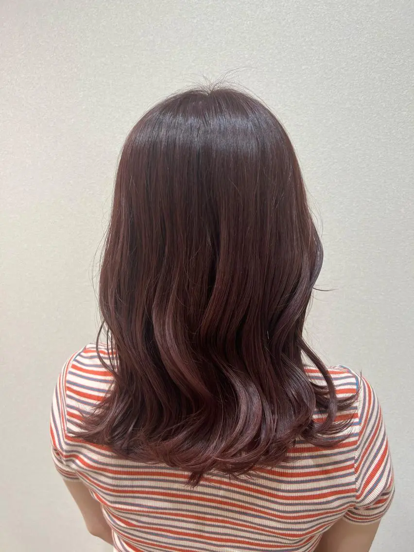 ミディアム カット ヘアカラー トリートメント ヘッドスパ mina .のヘアスタイル