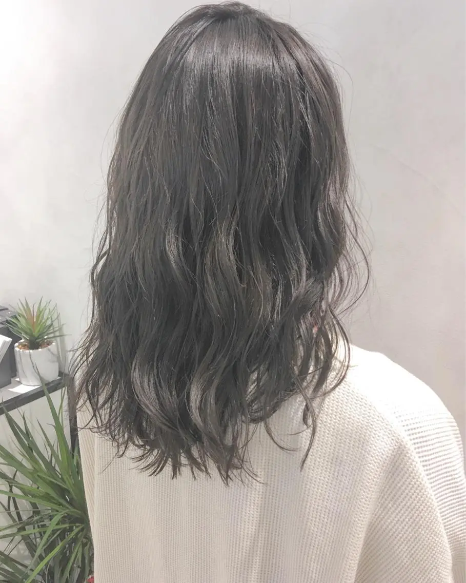 セミロング カラー ヘアアレンジ アッシュ アッシュグレー エグチ アキラのヘアスタイル
