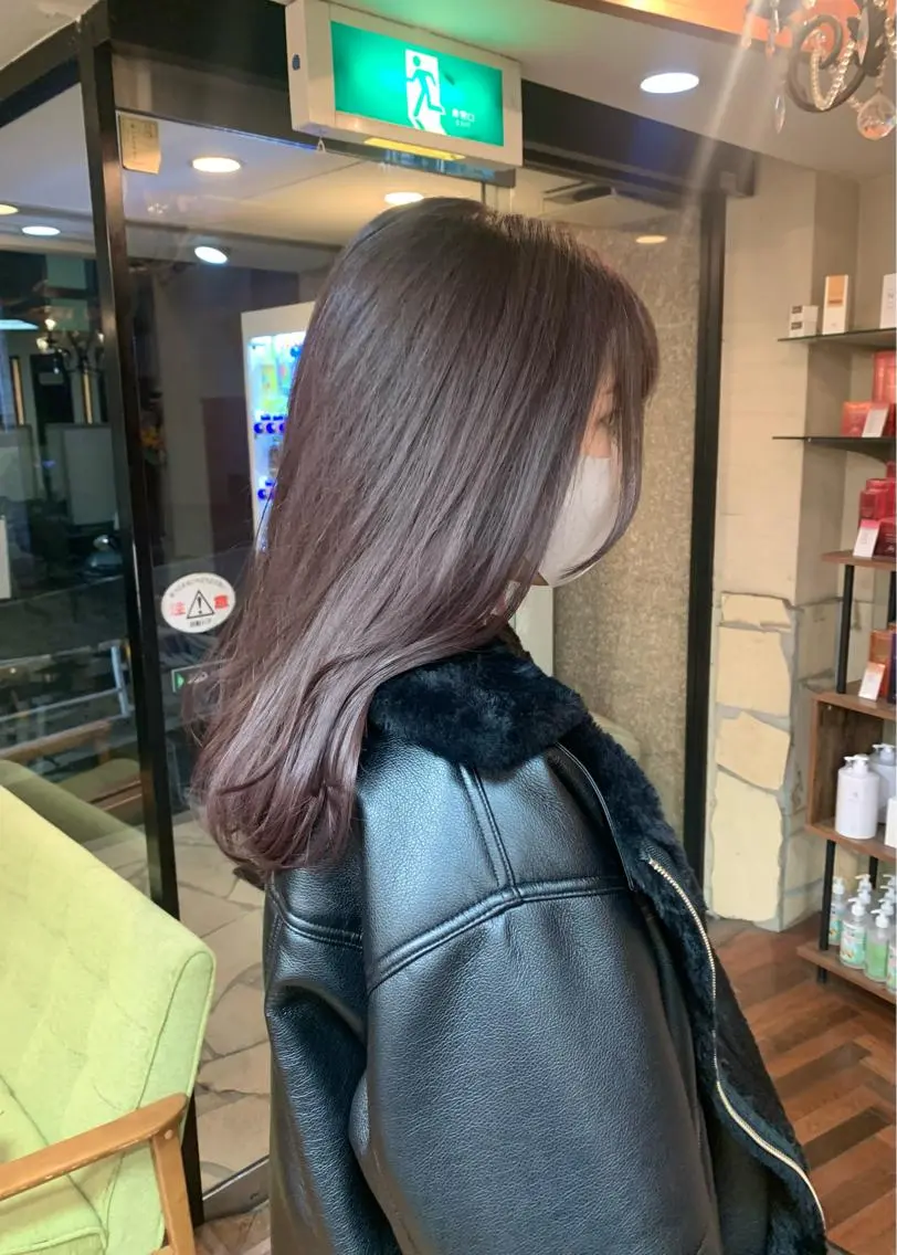 セミロング カラー グレージュ ラベンダーカラー ラベンダーグレージュ ラベンダーグレー カット ヘアカラー トリートメント 矢野 晃平のヘアスタイル