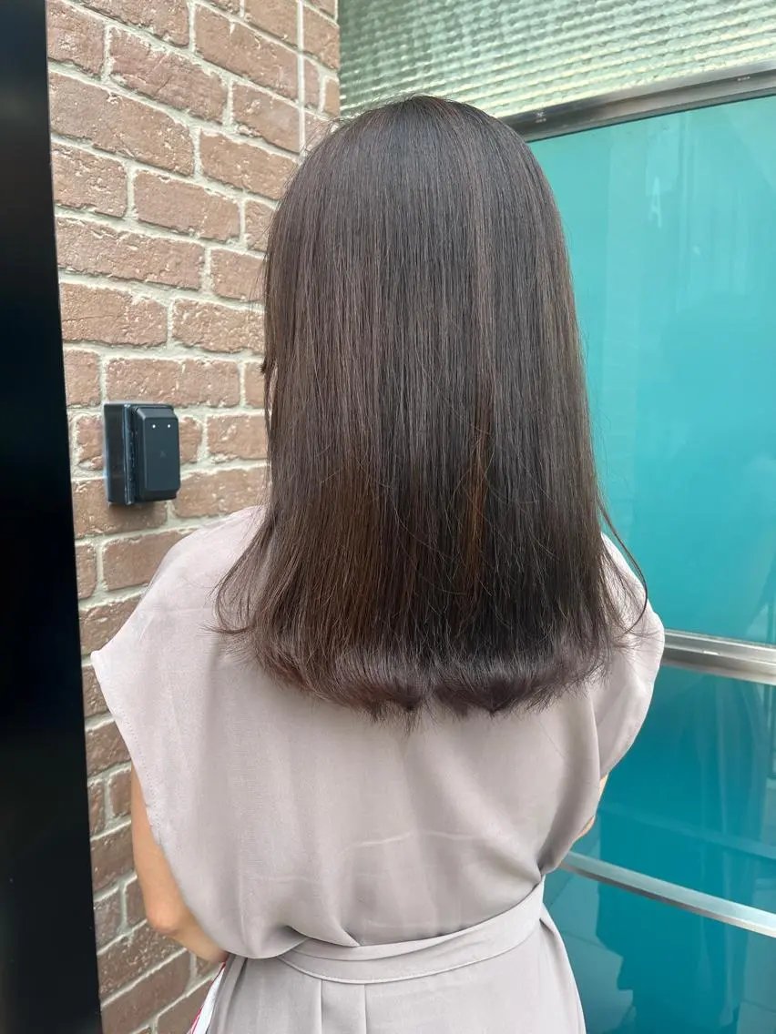 セミロング カラー パーマ ヘアアレンジ メンズ キッズ ネイル マツエク・マツパ アイブロウ メンズパーマ セミロングパーマ ブラウンカラー ケアカラー 透明感カラー 久木原 ゆりのヘアスタイル