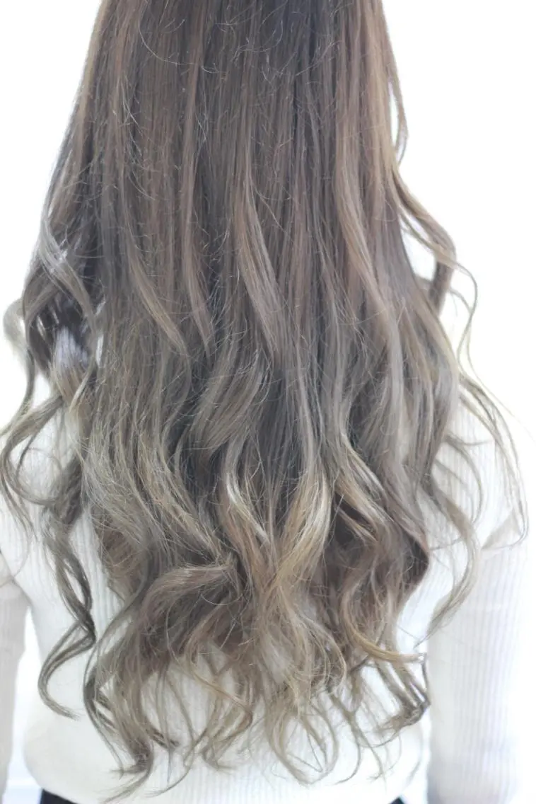 ロング カラー LUXBE LUCEのヘアスタイル