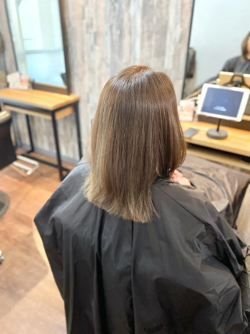 ミディアム カラー ブリーチ 酸性ストレート Luzir⭐︎ GEN⭐︎のヘアスタイル