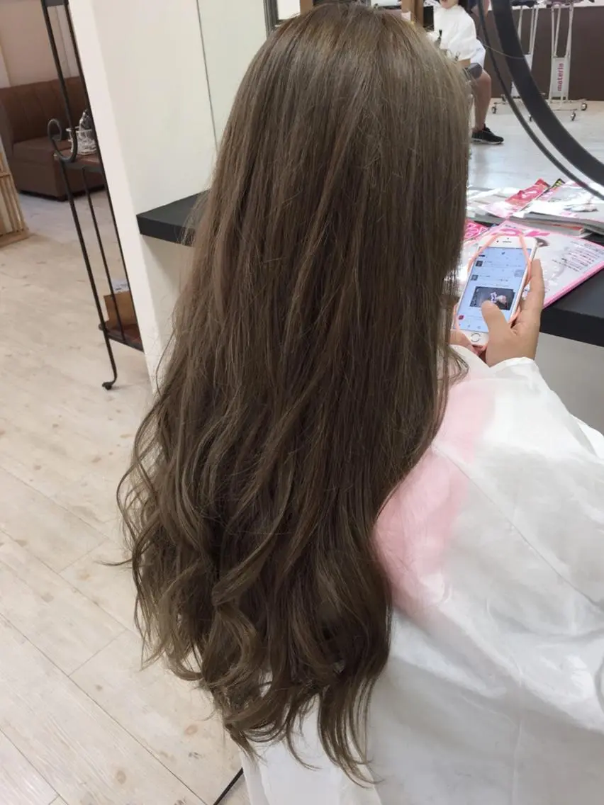 ロング カラー ヘアカラー トリートメント デザインカラー Lienのヘアスタイル