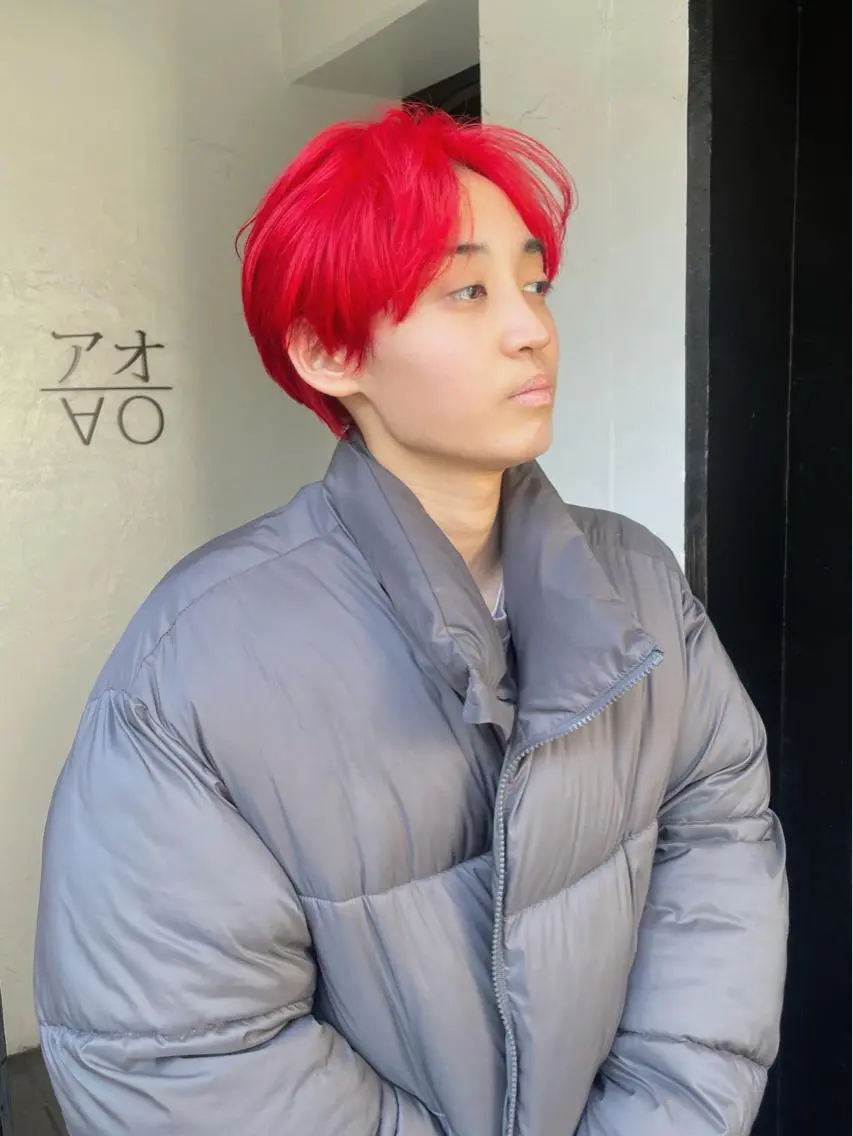 ショート カラー メンズ メンズバレイヤージュ メンズブリーチ センターパート フェードカット メンズハイライト スパイラルパーマ 🌐hina⭐️のヘアスタイル